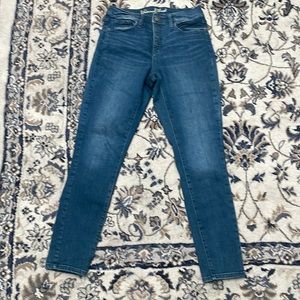 Women’s Universl Thread high rise jeans. Size 4/27